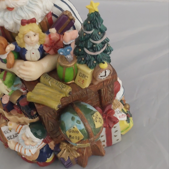 Fits and Floyd musical Santa in toy shop - Picture 5 of 5